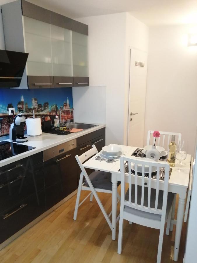 Apartment Tesla Wien Exteriör bild